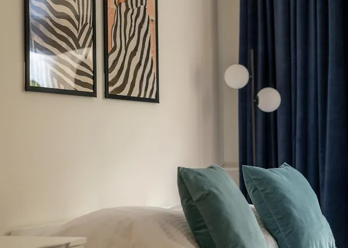 Sea - Family & Friends شقة *